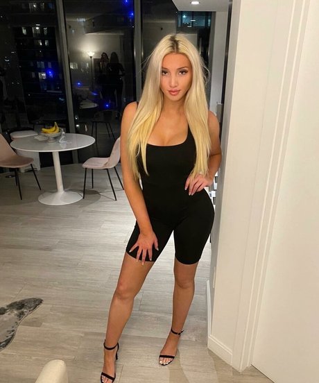 Photo nue de fuite OnlyFans de Sarah Baer