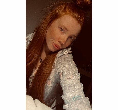 Photo nue de fuite OnlyFans de Molly Capper