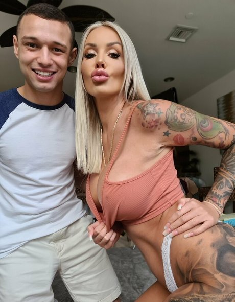 Blondiebombxxx