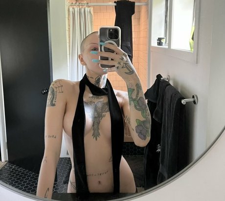 Photo nue de fuite OnlyFans de Siiickbrain