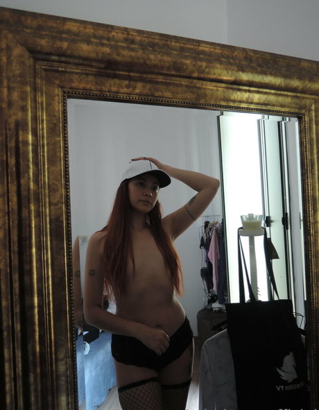 Photo nue de fuite OnlyFans de Miathorneofficial
