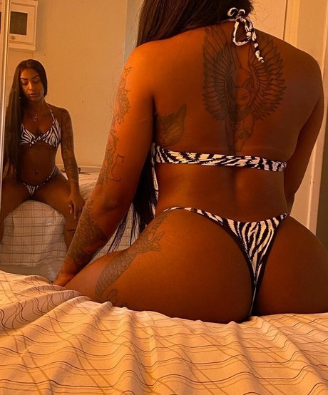 Photo nue de fuite OnlyFans de Negra Japa