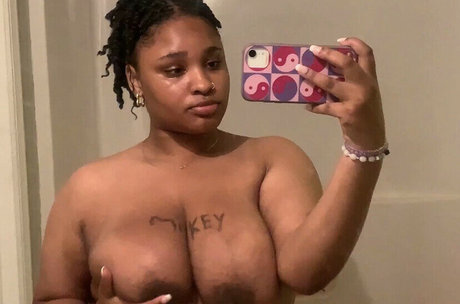 Photo nue de fuite OnlyFans de Jasminehiil