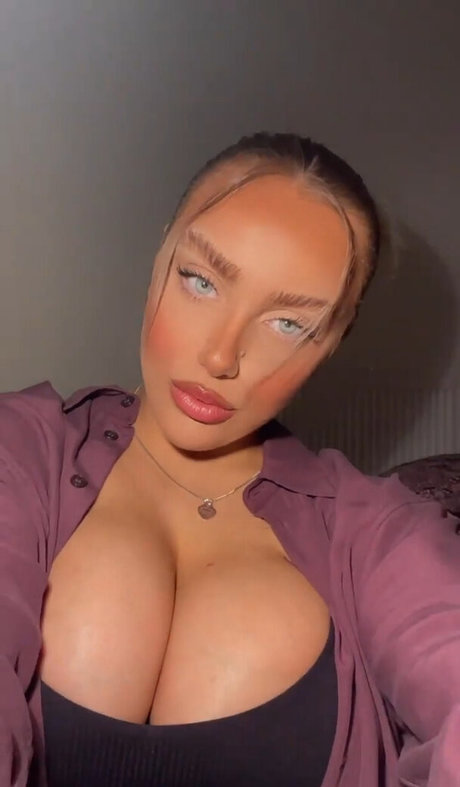 Photo nue de fuite OnlyFans de Aurora