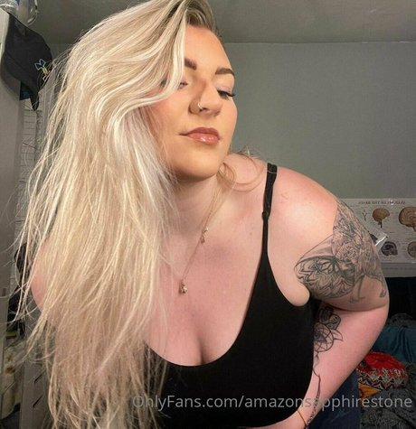 Photo nue de fuite OnlyFans de Amazonsapphirestone