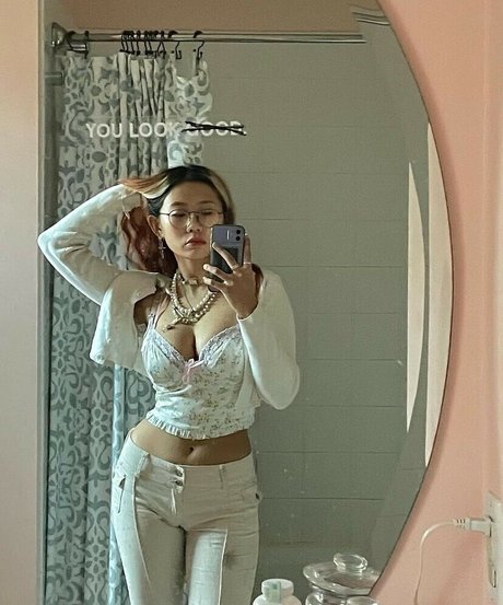 Photo nue de fuite OnlyFans de Hollyliangg