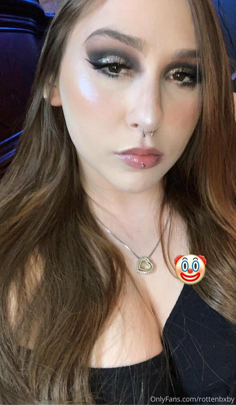 Photo nue de fuite OnlyFans de Rottenbxby