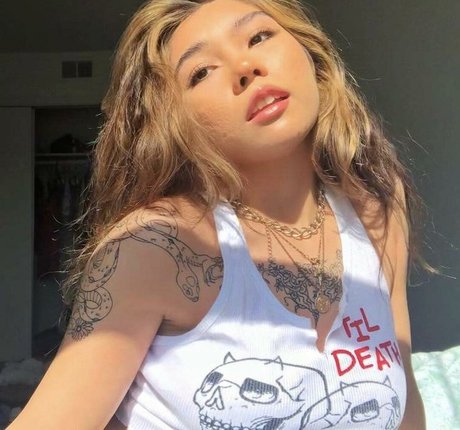 Photo nue de fuite OnlyFans de Mikah Tia