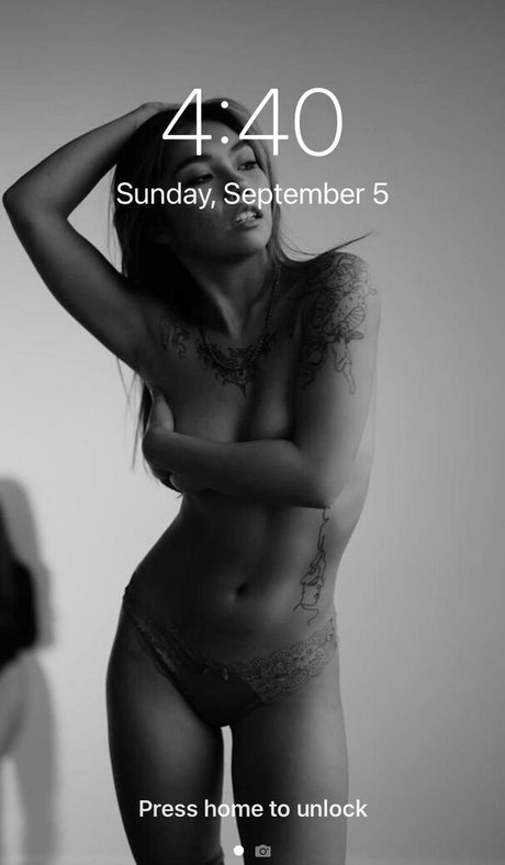 Photo nue de fuite OnlyFans de Mikah Tia