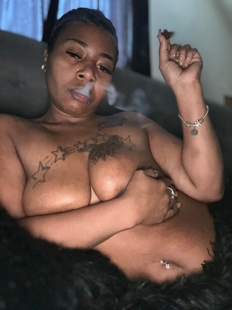 Photo nue de fuite OnlyFans de Honeycoated Pyro