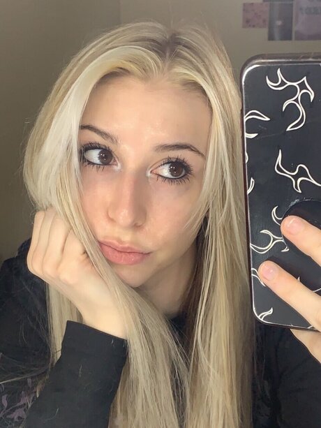 Photo nue de fuite OnlyFans de Melly