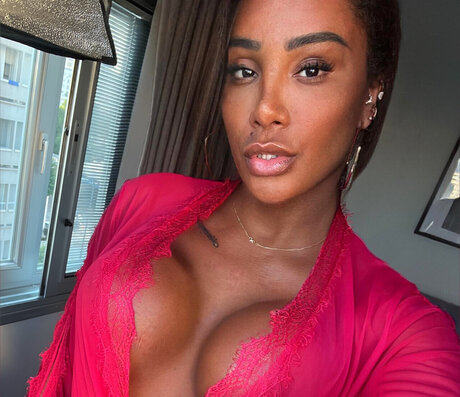 Photo nue de fuite OnlyFans de Ts Vivi Carvalho 
