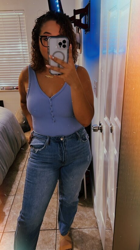 Photo nue de fuite OnlyFans de Hotmom