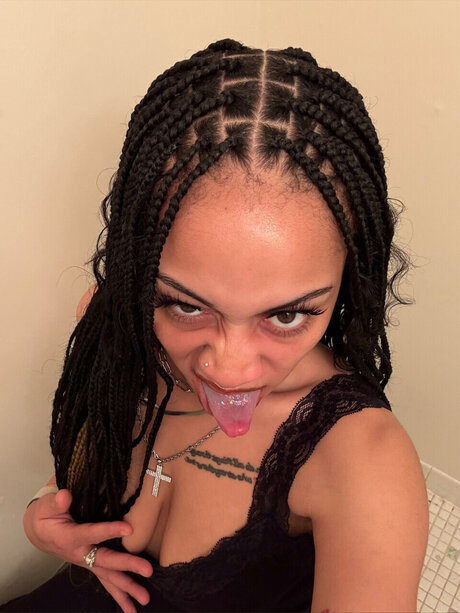 Photo nue de fuite OnlyFans de Herb Bae 