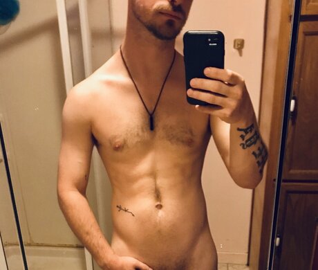Photo nue de fuite OnlyFans de Post Mabone