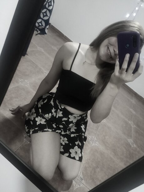 Photo nue de fuite OnlyFans de Smiling13