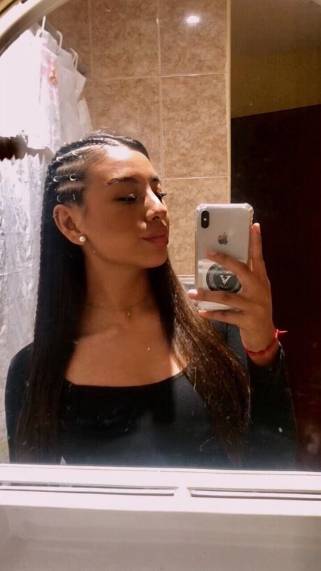 Photo nue de fuite OnlyFans de Arabeli