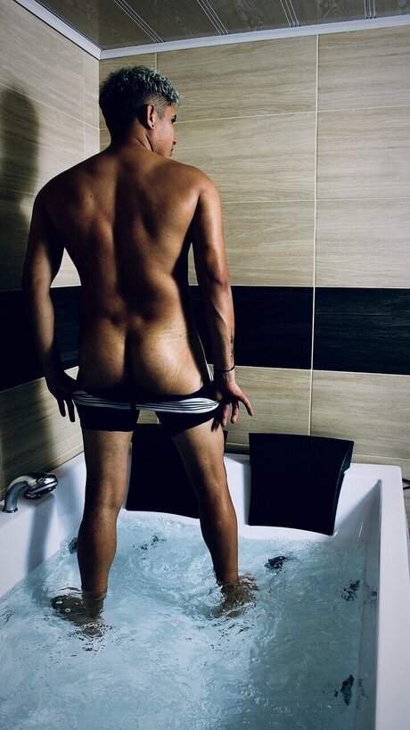 Photo nue de fuite OnlyFans de Santos