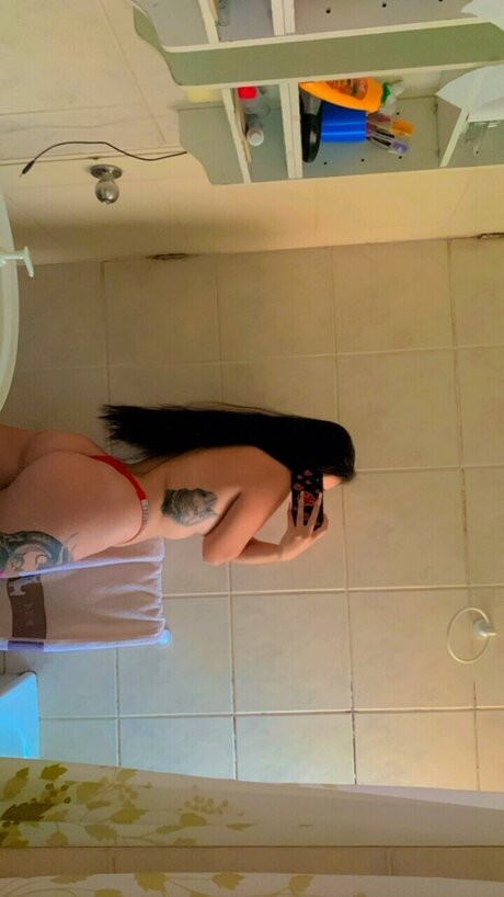 Photo nue de fuite OnlyFans de Fefasuicideeee