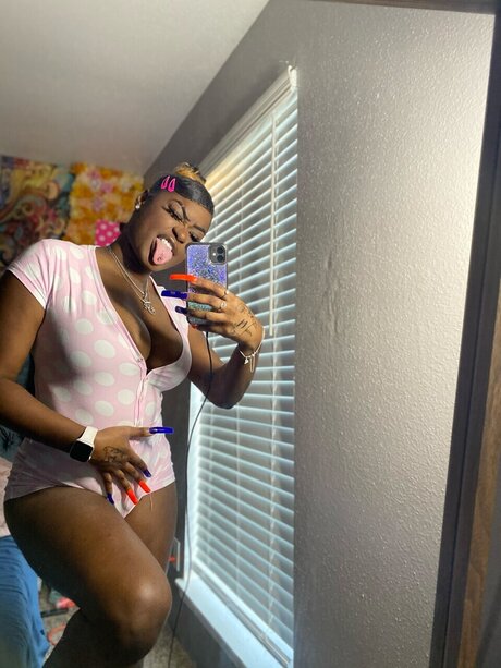 Photo nue de fuite OnlyFans de Youluv Armanii