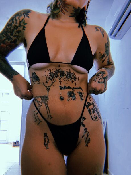 Photo nue de fuite OnlyFans de Vaporwavebabe
