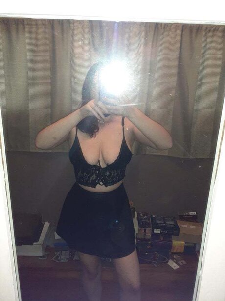 Photo nue de fuite OnlyFans de Scarlet Rose