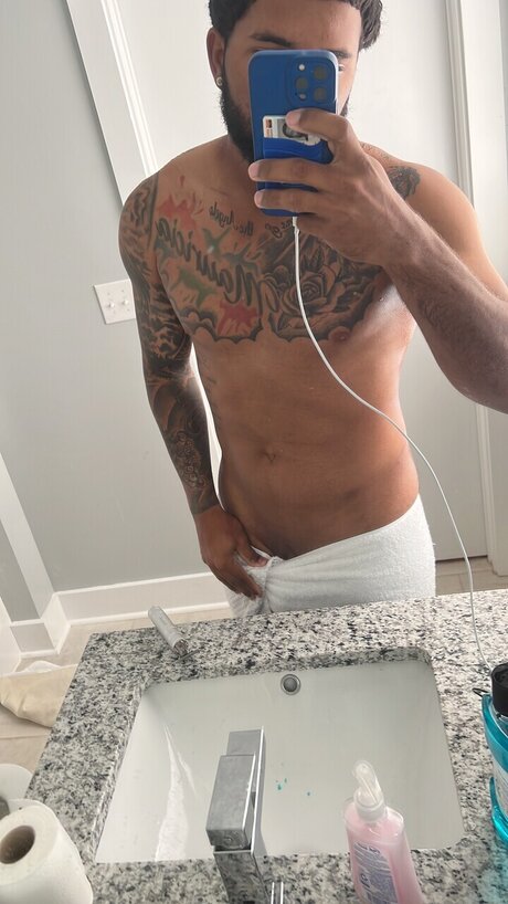 Photo nue de fuite OnlyFans de Junior Calderon