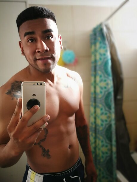 Photo nue de fuite OnlyFans de Latino Gang 