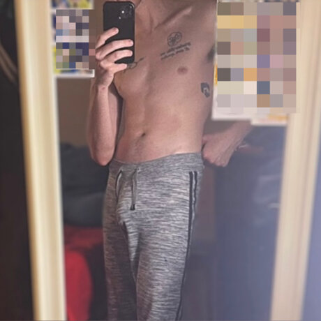 Photo nue de fuite OnlyFans de Throbbin Hood