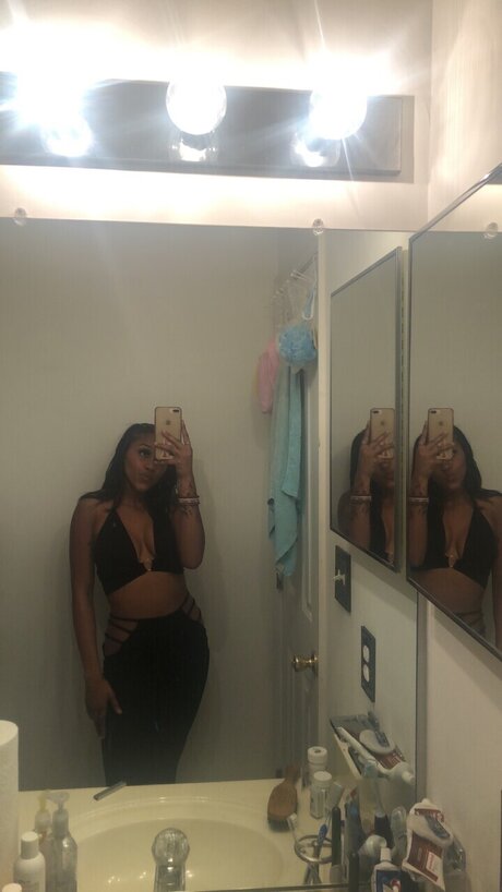 Photo nue de fuite OnlyFans de Jayla Hall