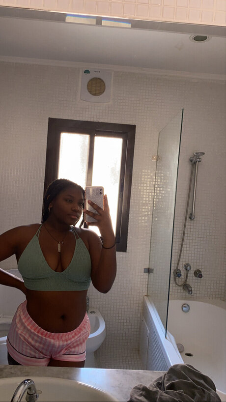 Photo nue de fuite OnlyFans de Mikyla Preston