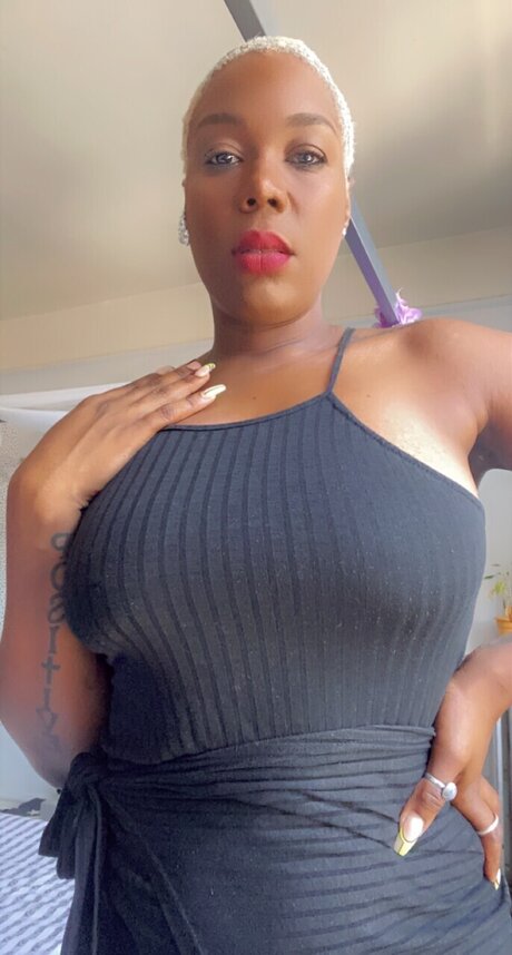Photo nue de fuite OnlyFans de Spikeleejoint