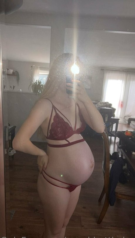 Photo nue de fuite OnlyFans de Peachbuttbaby