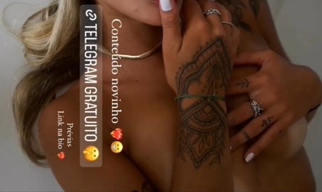 Photo nue de fuite OnlyFans de Julia Rodrigues