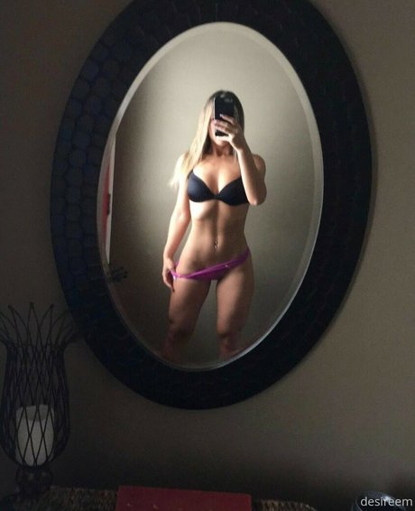Photo nue de fuite OnlyFans de Desireemcmahon