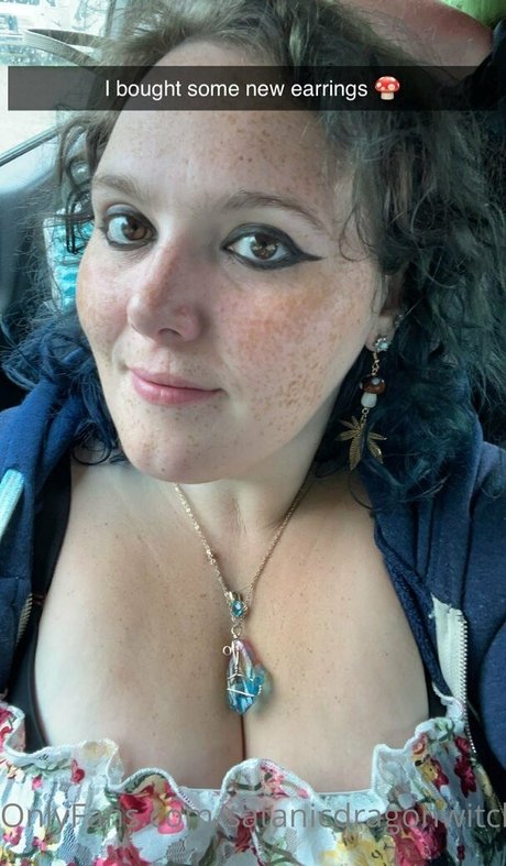 Photo nue de fuite OnlyFans de Satanicdragonwitch