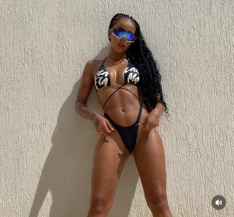 Photo nue de fuite OnlyFans de Isis Pequine
