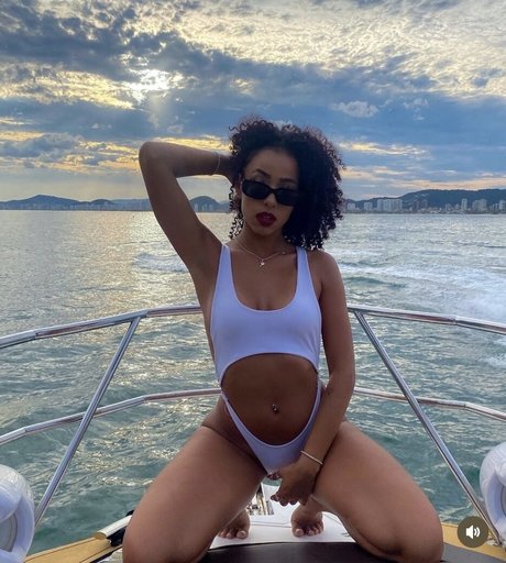 Photo nue de fuite OnlyFans de Isis Pequine