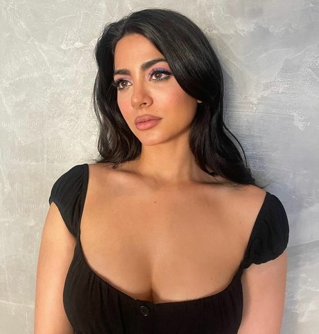 Photo nue de fuite OnlyFans de Emeraude Toubia