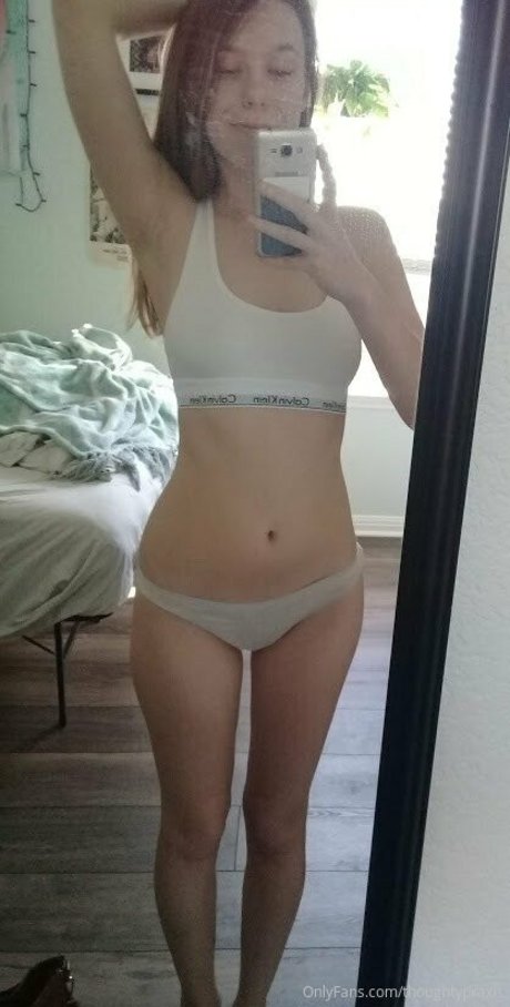 Photo nue de fuite OnlyFans de Thoughtypraxis