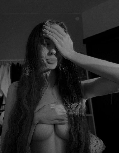 Photo nue de fuite OnlyFans de Leratlerat