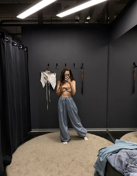 Photo nue de fuite OnlyFans de Leratlerat