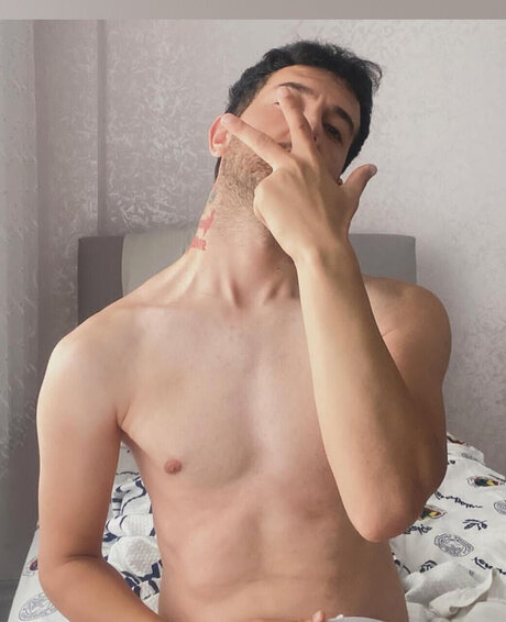 Photo nue de fuite OnlyFans de  Ozan Karayel 