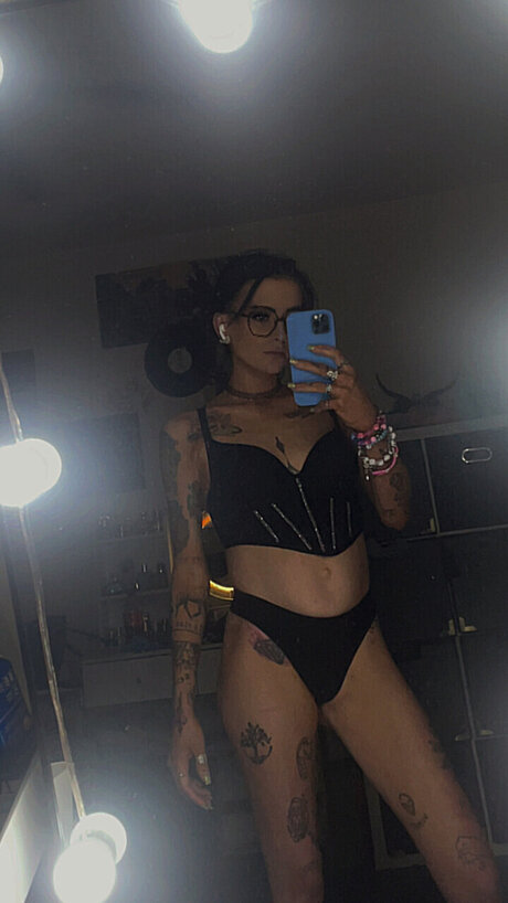 Photo nue de fuite OnlyFans de Hazy 