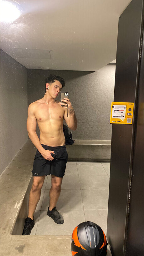 Photo nue de fuite OnlyFans de Allan Milani