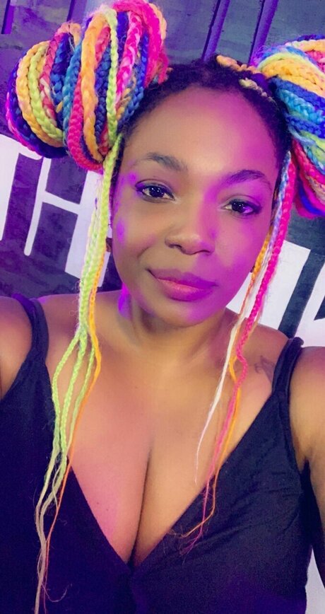 Photo nue de fuite OnlyFans de Mzbree