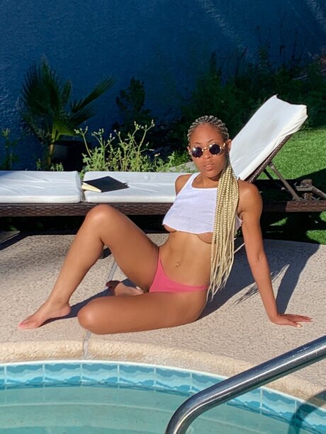 Photo nue de fuite OnlyFans de Hustle Honey