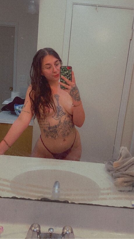 Photo nue de fuite OnlyFans de Smokahontas