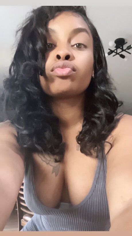 Photo nue de fuite OnlyFans de Lola Skye