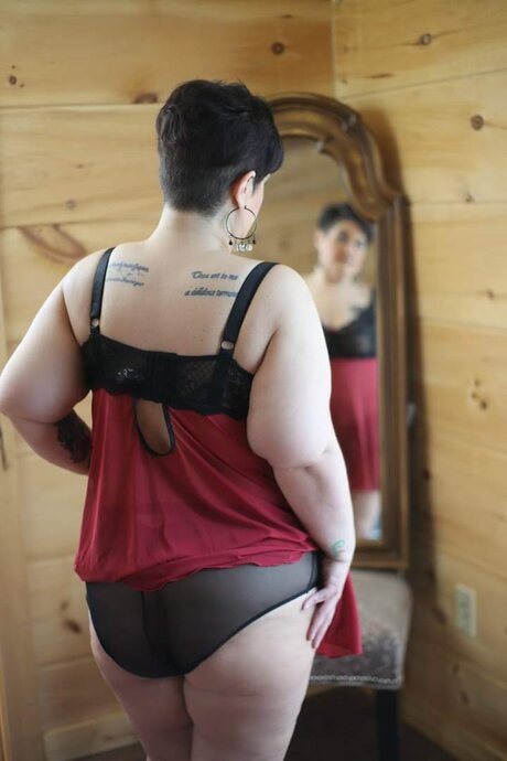 Photo nue de fuite OnlyFans de Buxom Booty